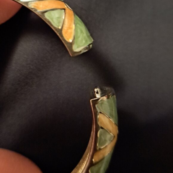 Vintage Hinged Enamel Bangle Bracelet Green W/X Details and Rhinestone - Picture 4 of 6